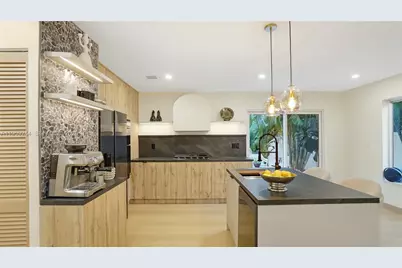 2749 NE 10th Ave, Wilton Manors, FL 33334 - Photo 1