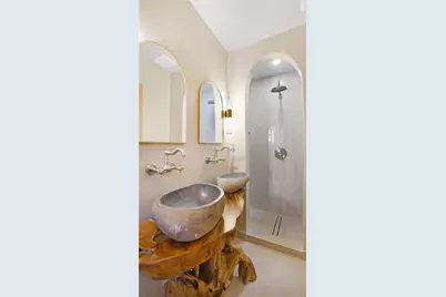 2749 NE 10th Ave, Wilton Manors, FL 33334 - Photo 15