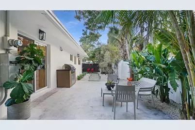 2749 NE 10th Ave, Wilton Manors, FL 33334 - Photo 19