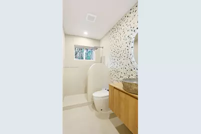 2749 NE 10th Ave, Wilton Manors, FL 33334 - Photo 11