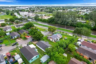 435 NW 15th St, Florida City, FL 33034 - Photo 11