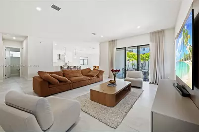 8118 NW 46th Ter, Doral, FL 33166 - Photo 5