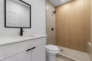 1060 NW 35th Ct, Miami, FL 33125 - Photo 5