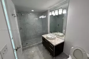 253 NE 2nd St, Miami, FL 33132 - Photo 15