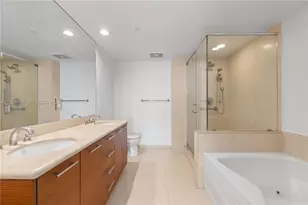 50 Biscayne Blvd, Miami, FL 33132 - Photo 17