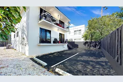 329 SW 9th Ave, Miami, FL 33130 - Photo 17