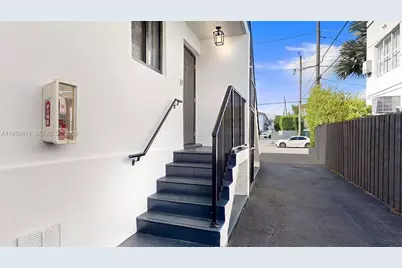 329 SW 9th Ave, Miami, FL 33130 - Photo 9