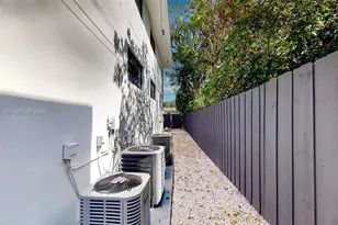 329 SW 9th Ave, Miami, FL 33130 - Photo 19