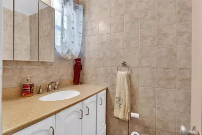 329 SE 3rd St #403T, Hallandale Beach, FL 33009 - Photo 17