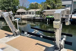 13205 Ortega Ln, North Miami, FL 33181 - Photo 11