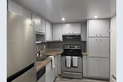 400 Kings Point Dr #706, Sunny Isles Beach, FL 33160 - Photo 7