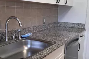 530 SW 10th St, Miami, FL 33130 - Photo 15