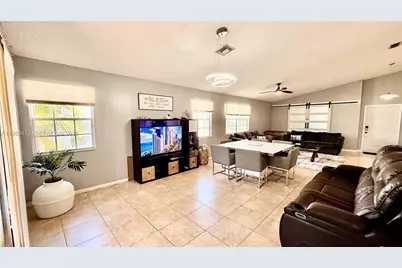 5470 Pine Cir, Coral Springs, FL 33067 - Photo 11