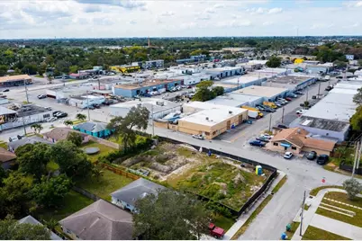 3210 NE 3rd Ave, Oakland Park, FL 33334 - Photo 11