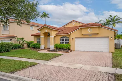 18427 NW 9th Ct, Pembroke Pines, FL 33029 - Photo 1