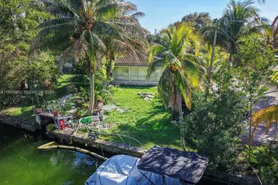 7715 NE 5th Ave, Miami, FL 33138 - Photo 3