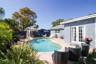 9710 NW 10th St, Pembroke Pines, FL 33024 - Photo 3