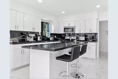 19530 SW 210th St, Miami, FL 33187 - Photo 7