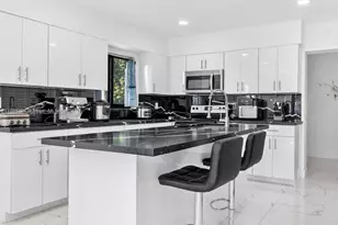 19530 SW 210th St, Miami, FL 33187 - Photo 7