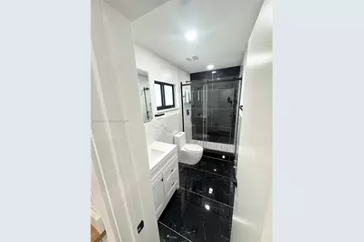 19530 SW 210th St, Miami, FL 33187 - Photo 11