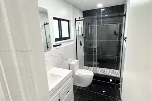 19530 SW 210th St, Miami, FL 33187 - Photo 11