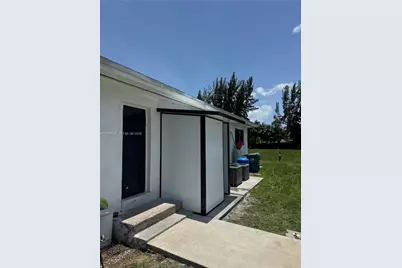 19530 SW 210th St, Miami, FL 33187 - Photo 17