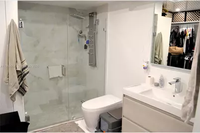 9682 Fontainebleau Blvd #203, Miami, FL 33172 - Photo 9