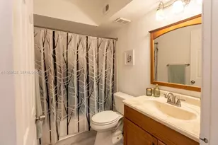 2420 NW 33rd St, Oakland Park, FL 33309 - Photo 9