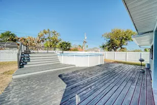 1918 SE 5th Ct, Cape Coral, FL 33990 - Photo 27