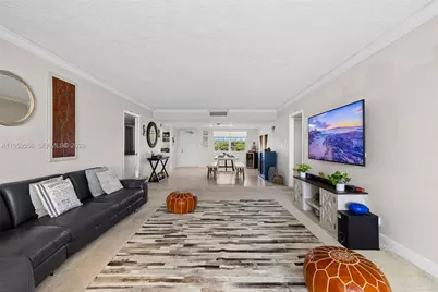 3850 Oaks Clubhouse Dr #504, Pompano Beach, FL 33069 - Photo 5