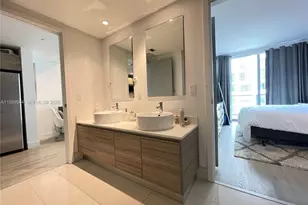 121 NE 34th St, Miami, FL 33137 - Photo 17