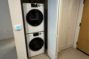 11 NE 6th St, Miami, FL 33132 - Photo 9