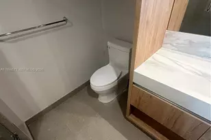 11 NE 6th St, Miami, FL 33132 - Photo 11