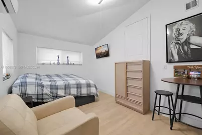 360 W 55th St, Hialeah, FL 33012 - Photo 17