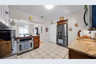 360 W 55th St, Hialeah, FL 33012 - Photo 7