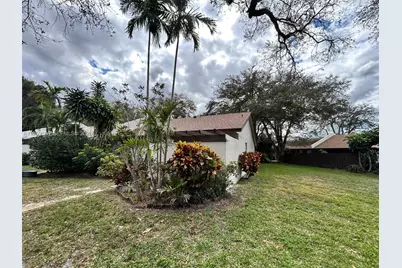 1540 NW 98th Ter, Pembroke Pines, FL 33024 - Photo 7