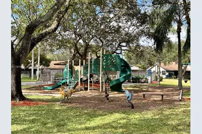 1540 NW 98th Ter, Pembroke Pines, FL 33024 - Photo 53