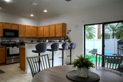 8915 W 35th Ave, Hialeah, FL 33018 - Photo 9