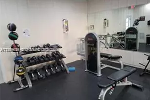 1075 NE Miami Gardens Dr, Miami, FL 33179 - Photo 15