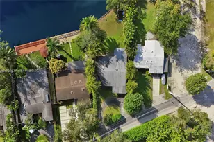 18500 NE 23rd Ct, Miami, FL 33180 - Photo 35