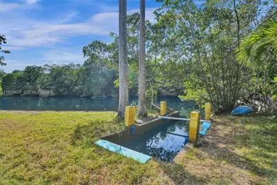 18500 NE 23rd Ct, Miami, FL 33180 - Photo 41