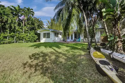 18500 NE 23rd Ct, Miami, FL 33180 - Photo 39