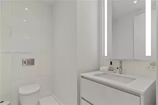 300 Biscayne Blvd Way, Miami, FL 33131 - Photo 9