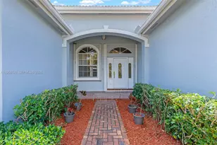 2570 SE 4th Pl, Homestead, FL 33033 - Photo 5