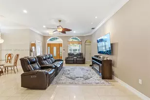 2570 SE 4th Pl, Homestead, FL 33033 - Photo 9