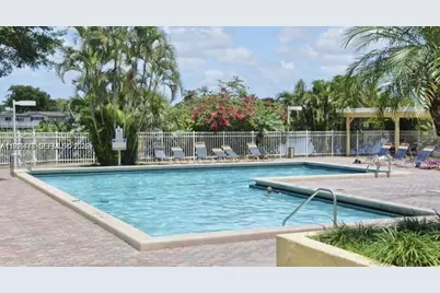 2301 NW 96th Ter #16N, Pembroke Pines, FL 33024 - Photo 3