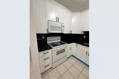 9520 SW 8th St #111, Miami, FL 33174 - Photo 31