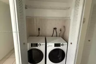 9520 SW 8th St, Miami, FL 33174 - Photo 11