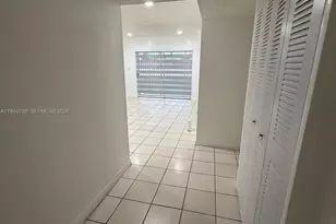 9520 SW 8th St, Miami, FL 33174 - Photo 3
