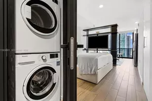 398 NE 5th St, Miami, FL 33132 - Photo 9